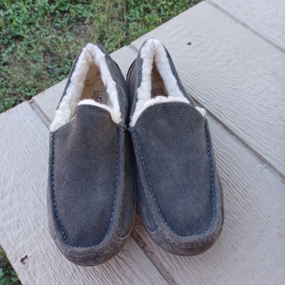 UGG ASCOT SLIPPERS - Picture 1 of 5